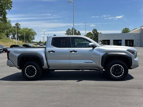 Used 2024 Toyota Tacoma TRD Off-Road AWD/4WD image 26