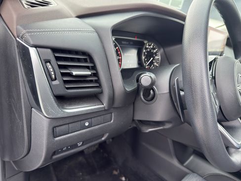 Certified 2023 Nissan Rogue SV image 13