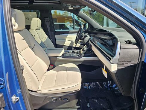 New 2026 Cadillac Escalade Sport w/ LPO, ONYX Package AWD/4WD image 11