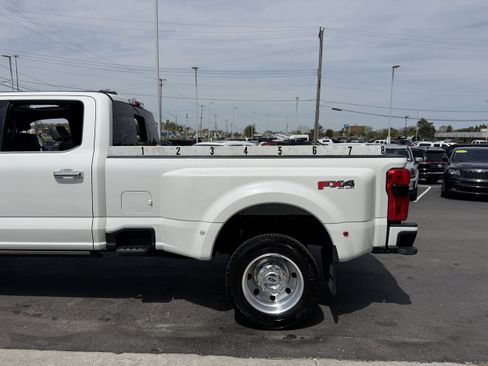 Used 2024 Ford F450 Platinum w/ FX4 Off-Road Package AWD/4WD image 34