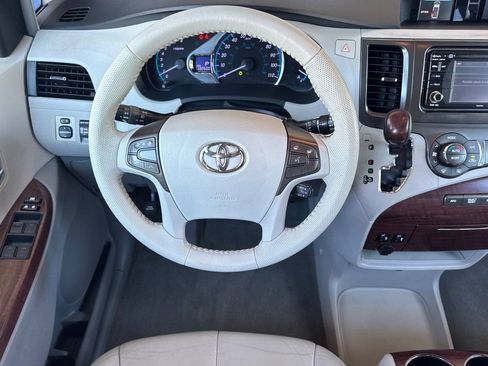 Used 2012 Toyota Sienna XLE FWD image 14