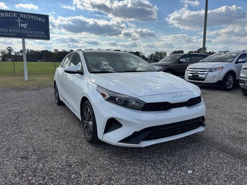 Used 2024 Kia Forte LXS image 6
