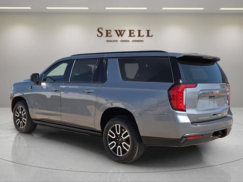 Used 2021 GMC Yukon XL AT4 w/ AT4 Premium Package AWD/4WD image 3