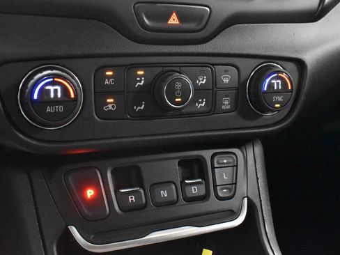 Used 2020 GMC Terrain SLE w/ Driver Convenience Package AWD/4WD image 16