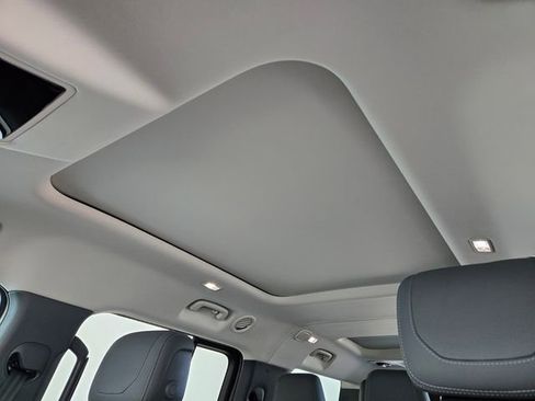 Used 2024 Land Rover Defender 130 X-Dynamic SE image 11