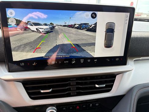 Used 2025 Ford Explorer Active image 25