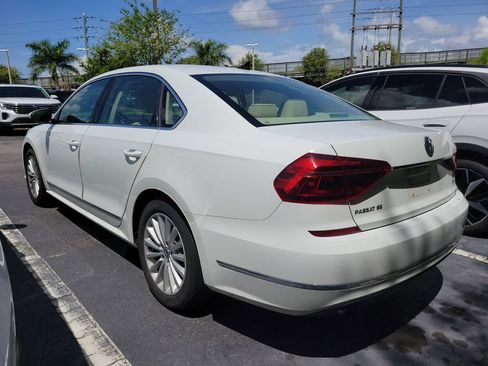 Used 2017 Volkswagen Passat 1.8T SE FWD image 4