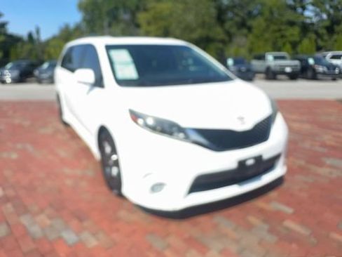 Used 2015 Toyota Sienna SE w/ SE Preferred Package FWD image 5