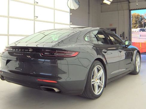 Used 2018 Porsche Panamera RWD image 2