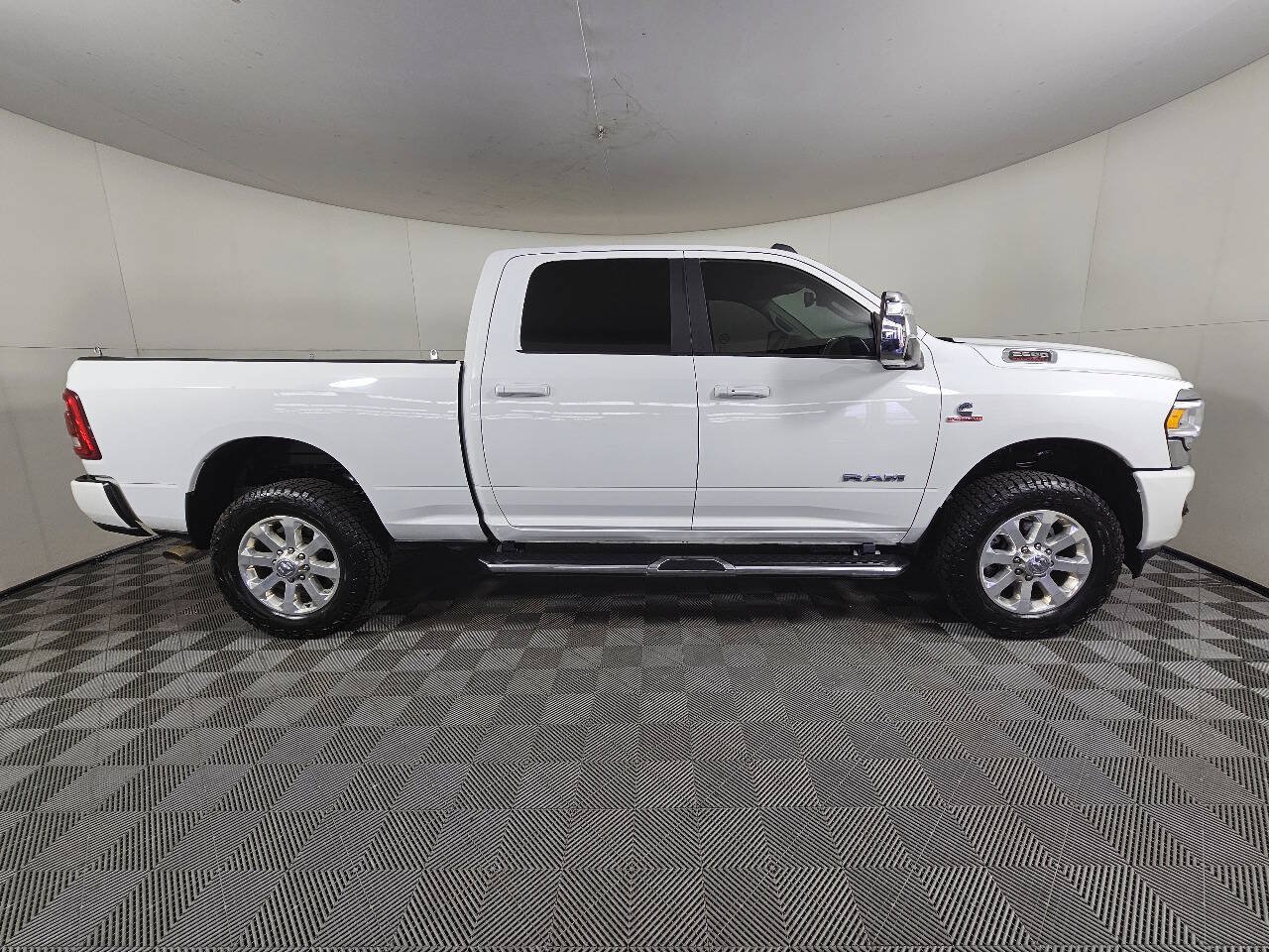 Used 2023 RAM 2500 Laramie AWD/4WD image 11