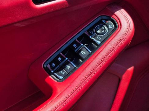 Used 2016 Porsche Macan Turbo image 24