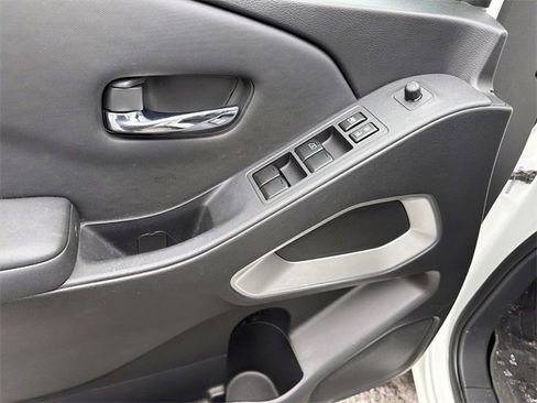 Used 2022 Nissan Frontier SV w/ Technology Package image 12