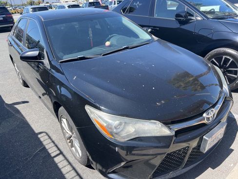 Used 2015 Toyota Camry SE image 2