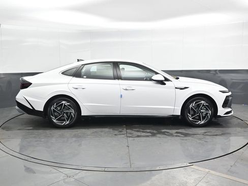 New 2026 Hyundai Sonata SEL FWD image 3