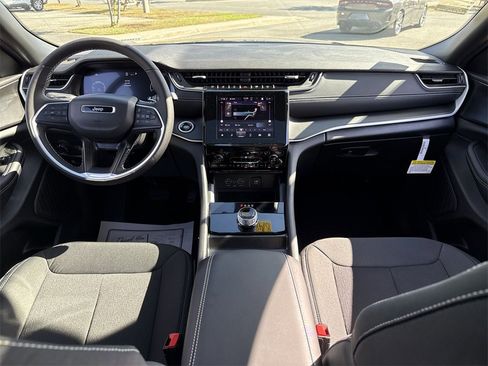 New 2025 Jeep Grand Cherokee L Laredo w/ Luxury Tech Group I image 26