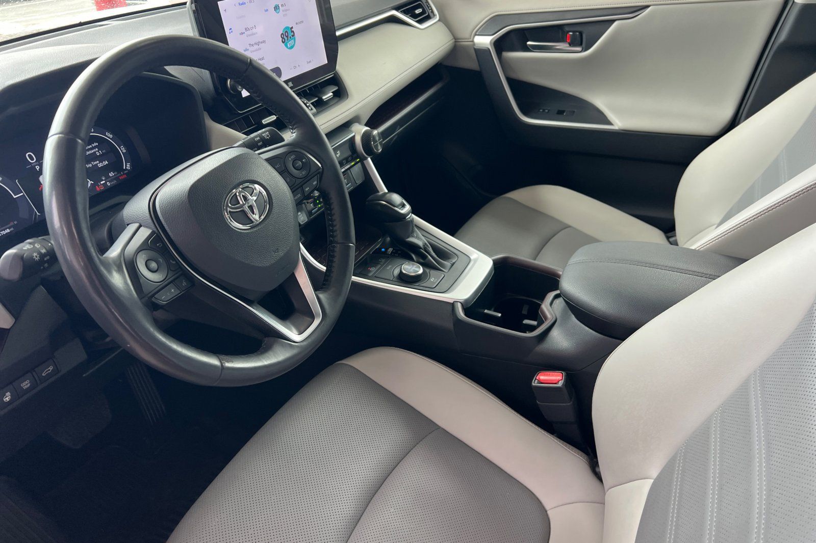 Used 2023 Toyota RAV4 Limited w/ Limited Grade Weather Package AWD/4WD image 7