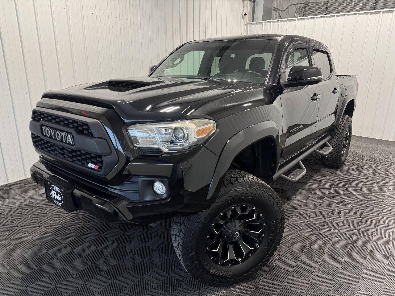 Used 2017 Toyota Tacoma TRD Sport w/ Tow Package AWD/4WD image 36