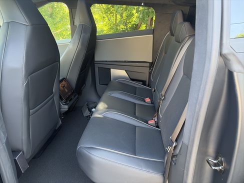 Used 2024 Tesla Cybertruck AWD Crew Cab image 21