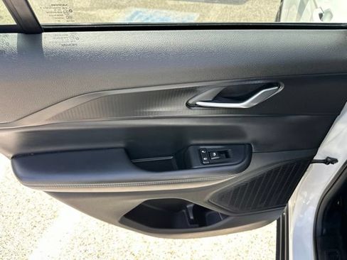 Used 2024 Jeep Grand Cherokee Laredo RWD image 35