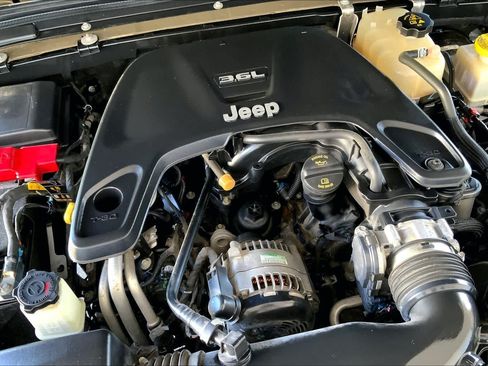 Used 2020 Jeep Gladiator Sport w/ Quick Order Package 24S AWD/4WD image 32