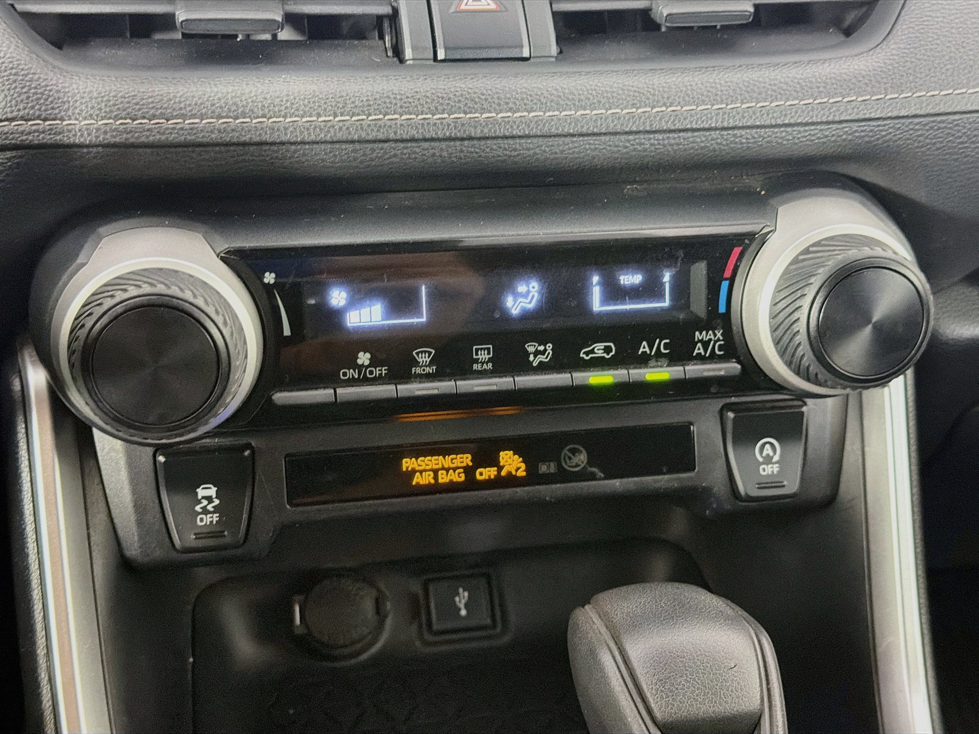 Used 2020 Toyota RAV4 LE w/ All Weather Liner Package AWD/4WD image 23