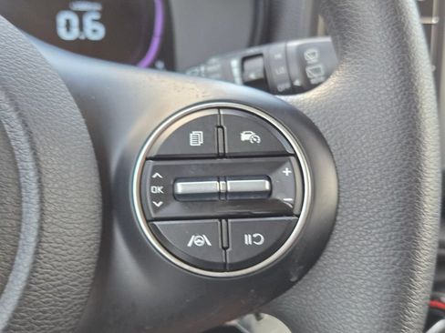 Certified 2025 Kia Soul LX w/ LX Technology Package FWD image 23