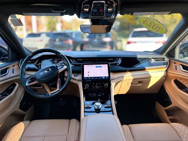 Used 2023 Jeep Grand Cherokee Summit AWD/4WD image 17
