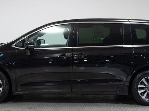 Used 2024 Chrysler Pacifica Limited FWD image 7