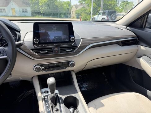 Used 2025 Nissan Altima 2.5 SV FWD image 36