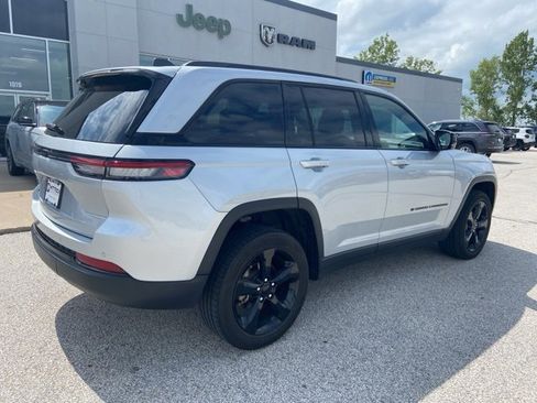 Used 2023 Jeep Grand Cherokee Altitude image 8