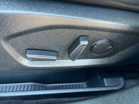 Used 2020 Ford Edge SE image 18