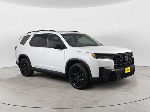 Used 2026 Honda Pilot Black Edition image 3