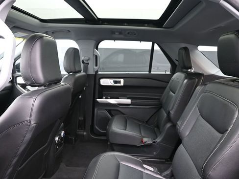 Used 2022 Ford Explorer Limited w/ Limited Technology Package image 29