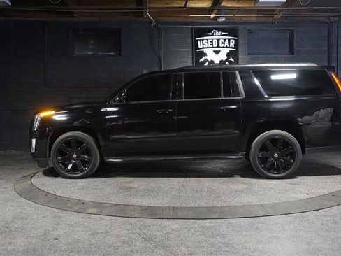 Used 2015 Cadillac Escalade ESV Luxury image 4