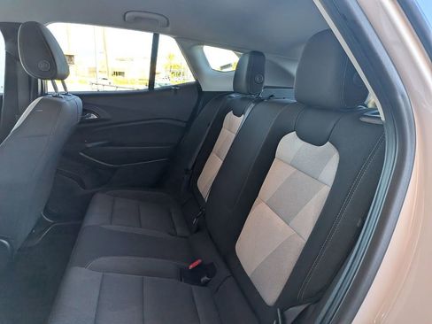 Used 2025 Chevrolet Trax LS image 28