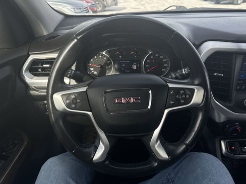Used 2020 GMC Acadia SLE image 17