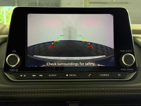 Used 2022 Nissan Rogue SV image 39