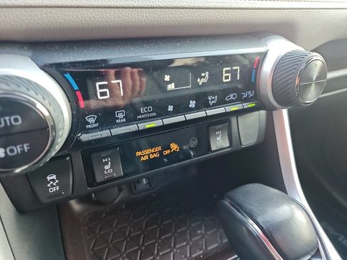 Used 2019 Toyota RAV4 Limited FWD image 10