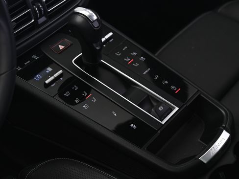 Certified 2023 Porsche Macan Turbo AWD/4WD image 34
