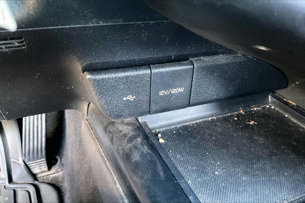 Used 2020 Toyota Camry SE FWD image 15