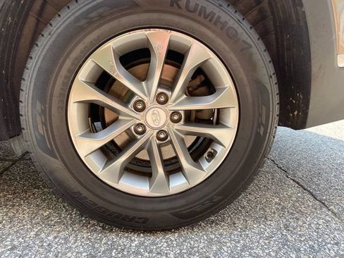Used 2019 Hyundai Santa Fe SE AWD/4WD image 9