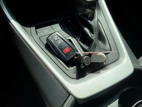 Used 2019 Toyota RAV4 XLE FWD image 15