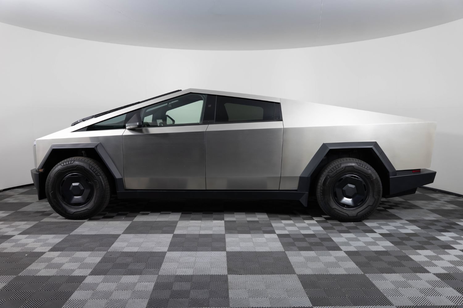Used 2026 Tesla Cybertruck AWD Crew Cab image 3