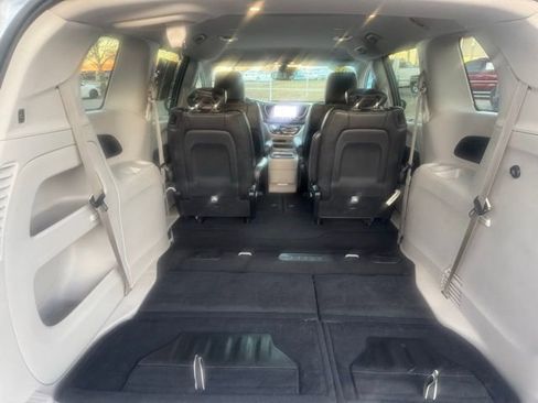 Used 2024 Chrysler Pacifica Touring-L image 29