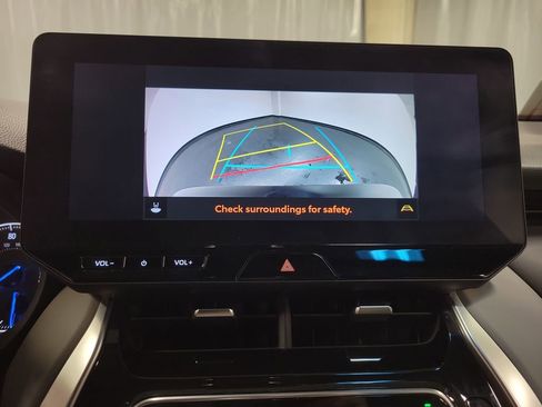 Used 2023 Toyota Venza XLE AWD/4WD image 17