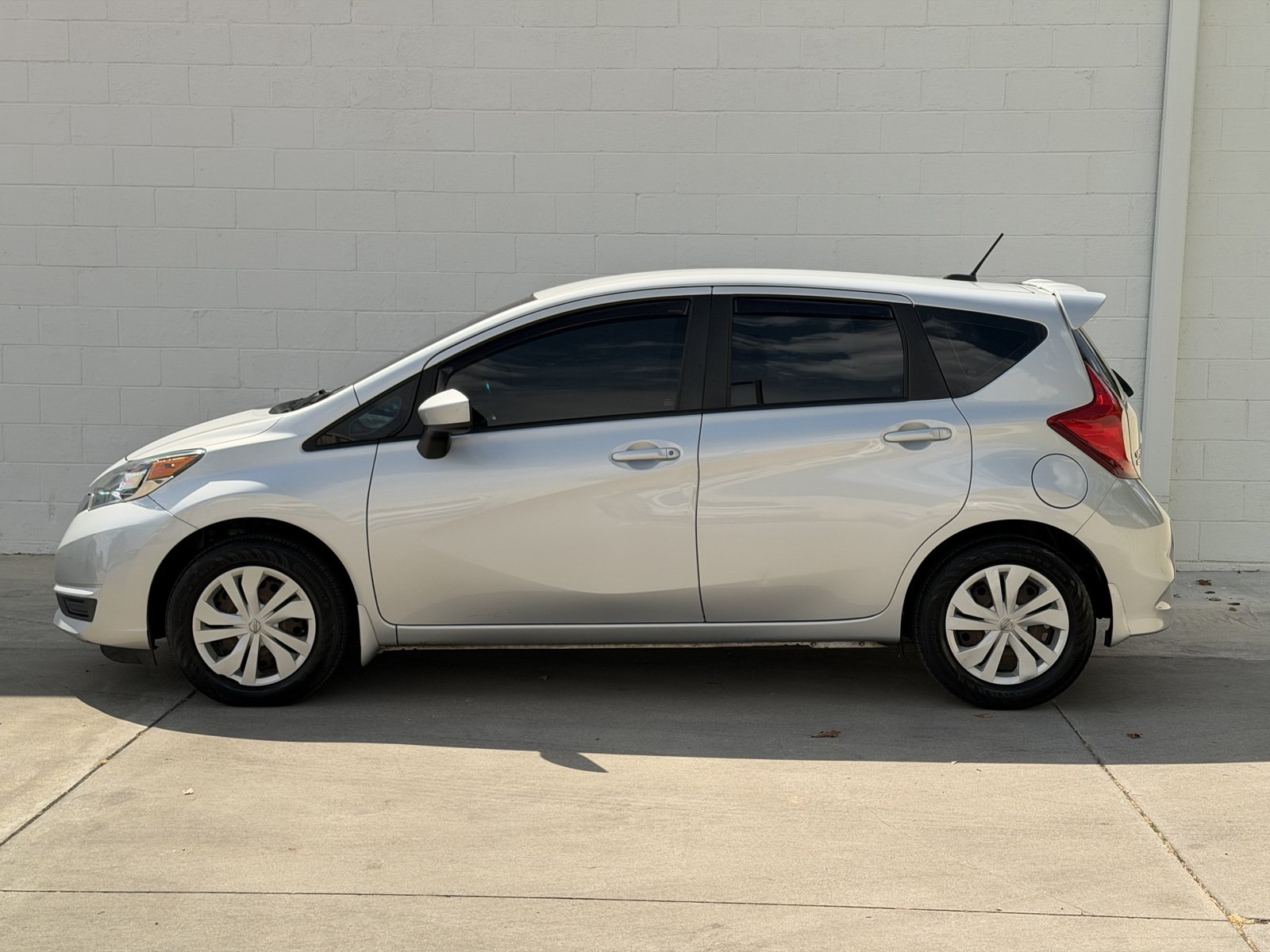 Used 2018 Nissan Versa Note SV FWD image 8