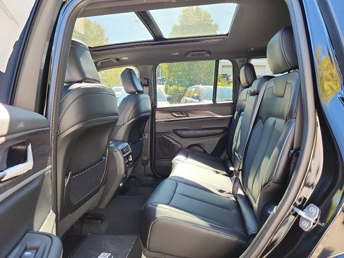 New 2025 Jeep Grand Cherokee Limited w/ Trailer Tow Package image 6