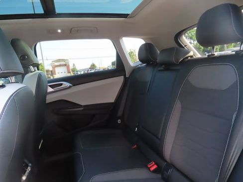 Used 2025 Volkswagen Taos SE FWD image 22
