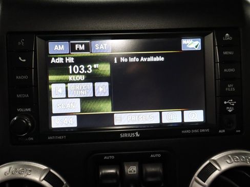Used 2016 Jeep Wrangler Unlimited Sahara w/ Connectivity Group AWD/4WD image 14