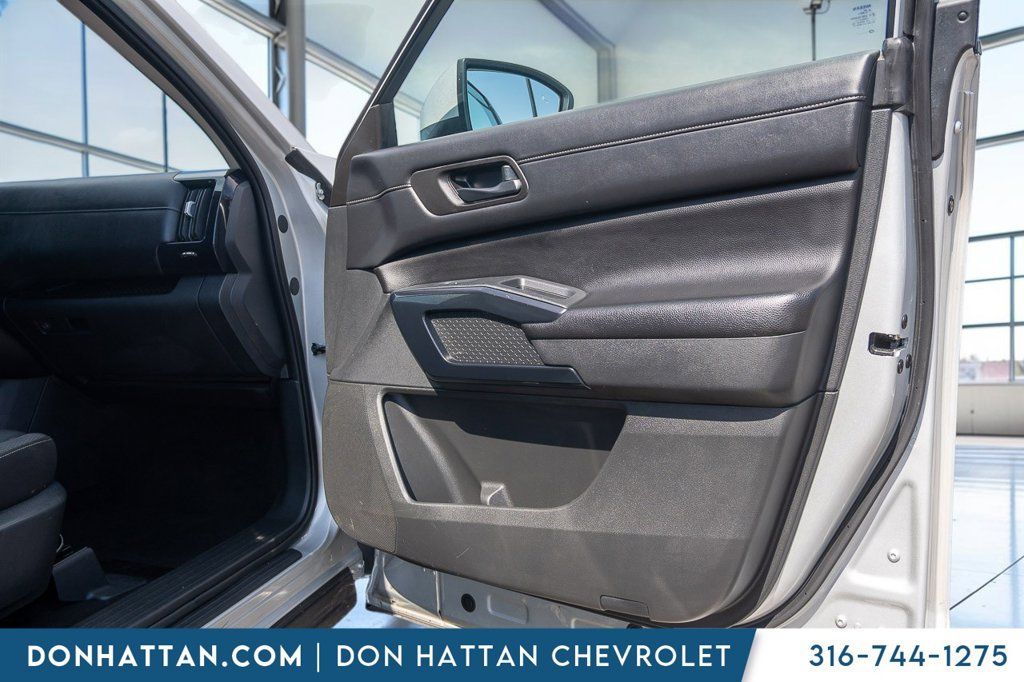 Used 2024 Nissan Pathfinder SV AWD/4WD image 26